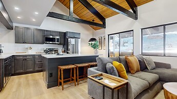 Bigwood #96 2 Bedroom Condo by RedAwning