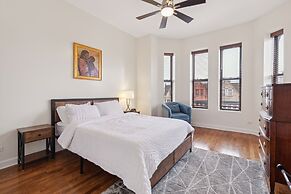 Apartment Near Downtown & Uchicago 4 Bedroom Condo by RedAwning
