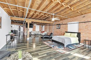 Stylish Chic Retreat At Lafayette Lofts 1 Bedroom Apts by RedAwning