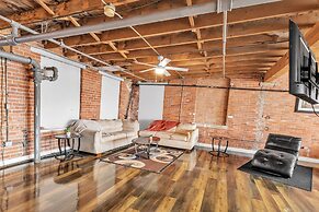 Stylish Chic Retreat At Lafayette Lofts 1 Bedroom Apts by RedAwning