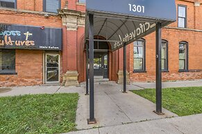 Stylish Chic Retreat At Lafayette Lofts 1 Bedroom Apts by RedAwning