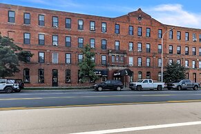 Stylish Chic Retreat At Lafayette Lofts 1 Bedroom Apts by RedAwning