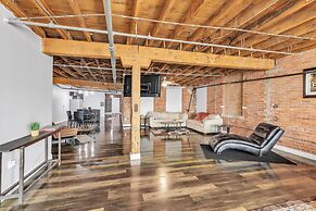 Stylish Chic Retreat At Lafayette Lofts 1 Bedroom Apts by RedAwning