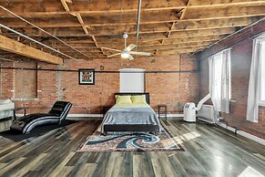 Stylish Chic Retreat At Lafayette Lofts 1 Bedroom Apts by RedAwning