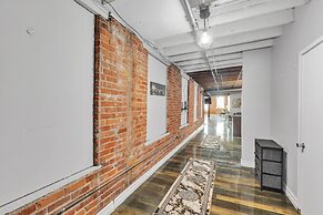 Stylish Chic Retreat At Lafayette Lofts 1 Bedroom Apts by RedAwning