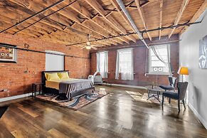 Stylish Chic Retreat At Lafayette Lofts 1 Bedroom Apts by RedAwning