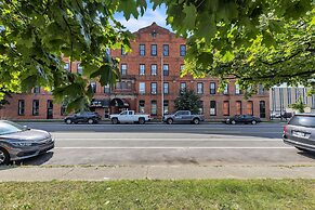 Stylish Chic Retreat At Lafayette Lofts 1 Bedroom Apts by RedAwning