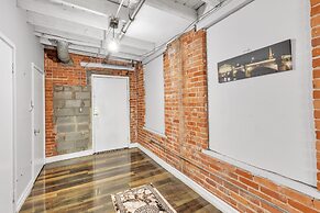 Stylish Chic Retreat At Lafayette Lofts 1 Bedroom Apts by RedAwning