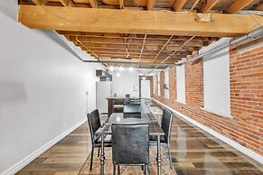 Stylish Chic Retreat At Lafayette Lofts 1 Bedroom Apts by RedAwning