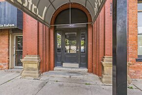 Stylish Chic Retreat At Lafayette Lofts 1 Bedroom Apts by RedAwning