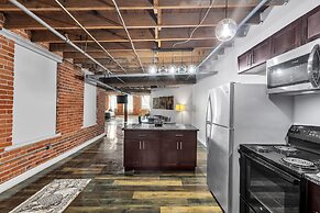Stylish Chic Retreat At Lafayette Lofts 1 Bedroom Apts by RedAwning