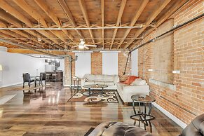 Stylish Chic Retreat At Lafayette Lofts 1 Bedroom Apts by RedAwning