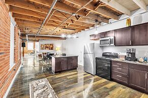 Stylish Chic Retreat At Lafayette Lofts 1 Bedroom Apts by RedAwning