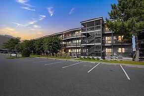 Almost Heaven 2 Bedroom Condo by RedAwning