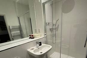 1 Bed-sleeps 4-town Centre-10 min to Ascot- Pets