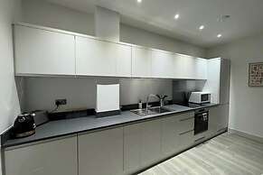 1 Bed-sleeps 4-town Centre-10 min to Ascot- Pets