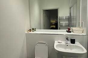 1 Bed-sleeps 4-town Centre-10 min to Ascot- Pets