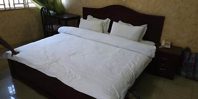 Laroy Suites