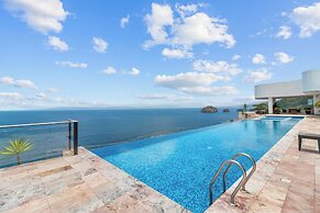 Blue Horizon Luxury Condo