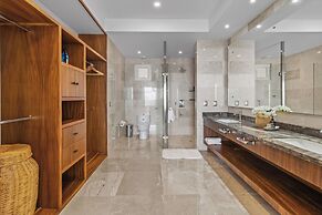 Blue Horizon Luxury Condo