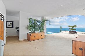 Blue Horizon Luxury Condo