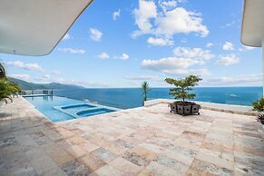 Blue Horizon Luxury Condo