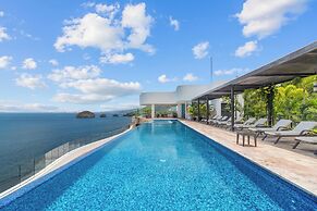 Blue Horizon Luxury Condo