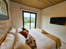 Estudios no Capivari by The Lodges