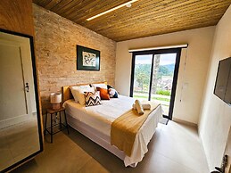 Estudios no Capivari by The Lodges