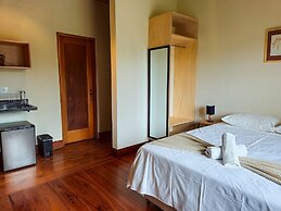 Estudios no Capivari by The Lodges