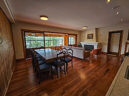 Estudios no Capivari by The Lodges