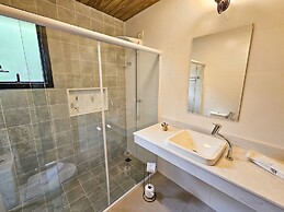 Estudios no Capivari by The Lodges