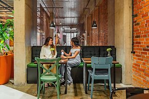 Linked Batel by Xtay