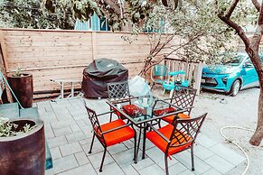 Charming Family House 3 Bdr with Balcony