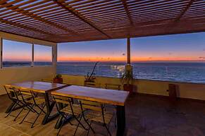 KITE HOUSE By Lola