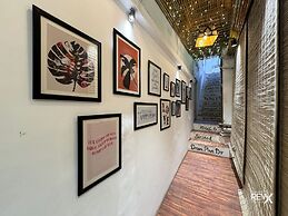 The Leisure Cave on the Ganges