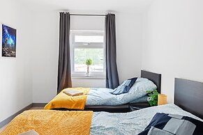 3br-sleeps8-parking-wifi-closestation