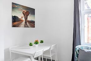 3br-sleeps8-parking-wifi-closestation