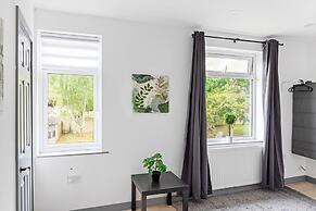 3br-sleeps8-parking-wifi-closestation