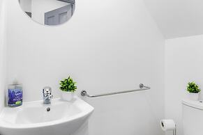 3br-sleeps8-parking-wifi-closestation