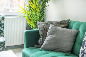 3br-sleeps8-parking-wifi-closestation