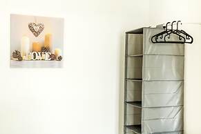 3br-sleeps8-parking-wifi-closestation