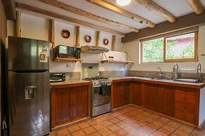 w Prestigious 3BR House in Villa Sagrado