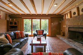 w Prestigious 3BR House in Villa Sagrado