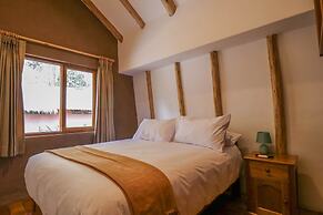 w Prestigious 3BR House in Villa Sagrado