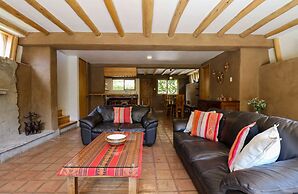 w Prestigious 3BR House in Villa Sagrado