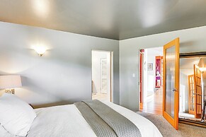 Gig Harbor Home: Large Deck, Outdoor Dining Area