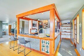 Gig Harbor Home: Large Deck, Outdoor Dining Area