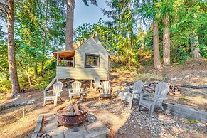 Gig Harbor Home: Large Deck, Outdoor Dining Area