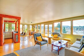 Gig Harbor Home: Large Deck, Outdoor Dining Area